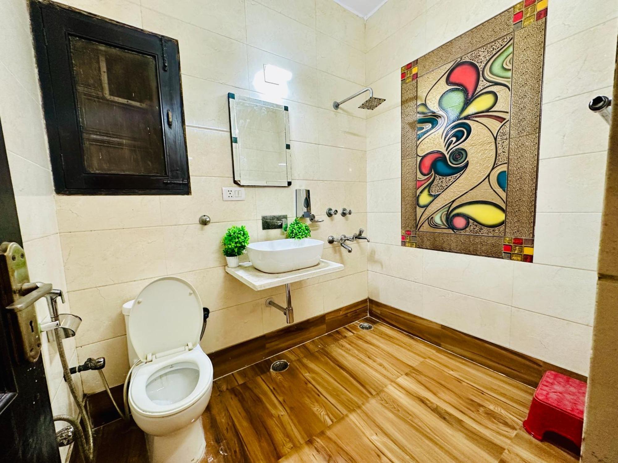 Hotel The White Scent-Near Noida Sector 18 Metro Extérieur photo