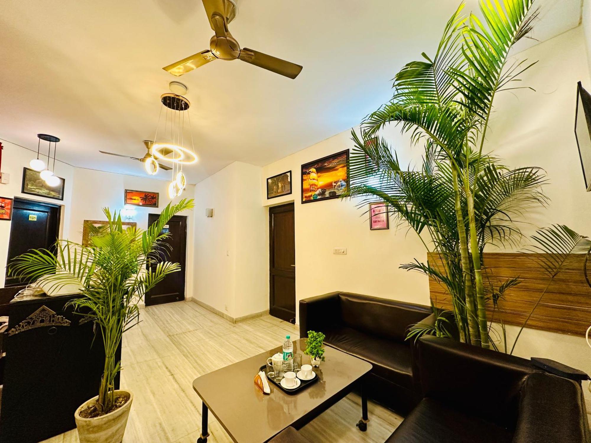 Hotel The White Scent-Near Noida Sector 18 Metro Extérieur photo