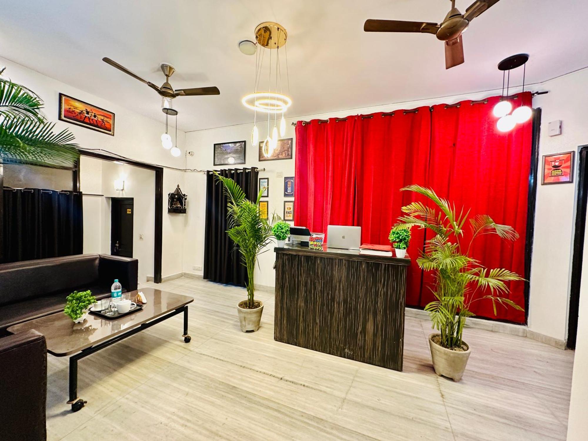 Hotel The White Scent-Near Noida Sector 18 Metro Extérieur photo