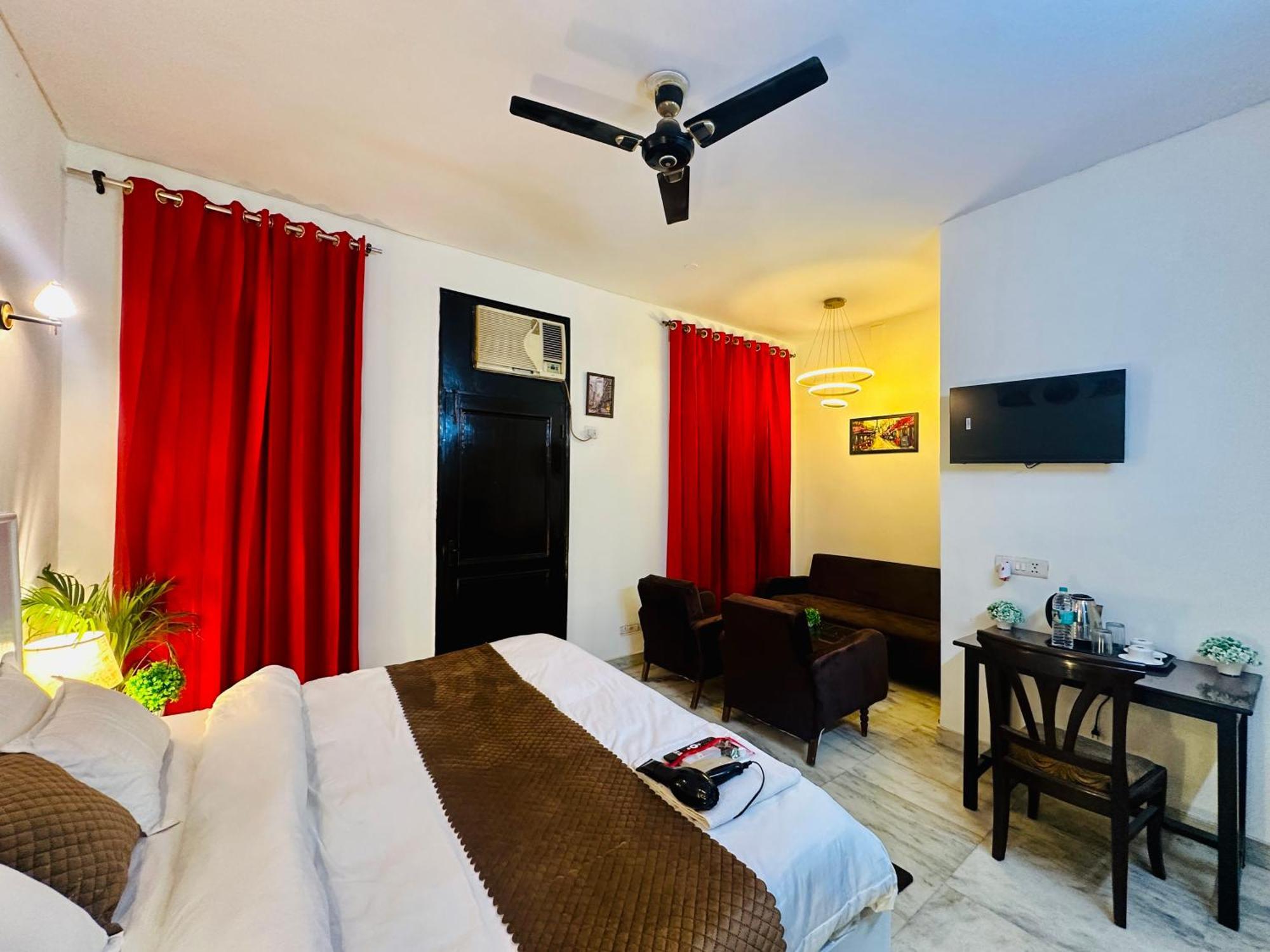 Hotel The White Scent-Near Noida Sector 18 Metro Extérieur photo
