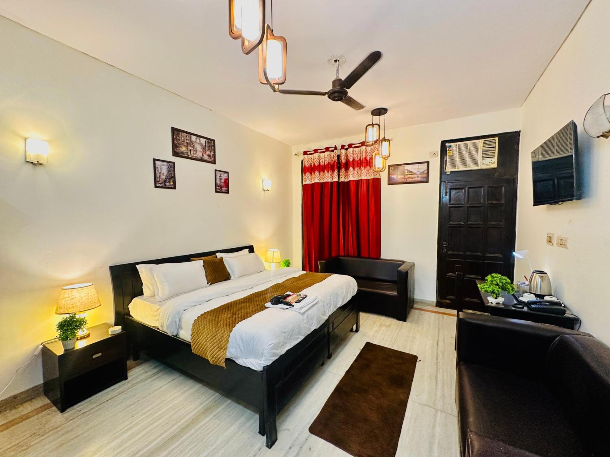 Hotel The White Scent-Near Noida Sector 18 Metro Extérieur photo
