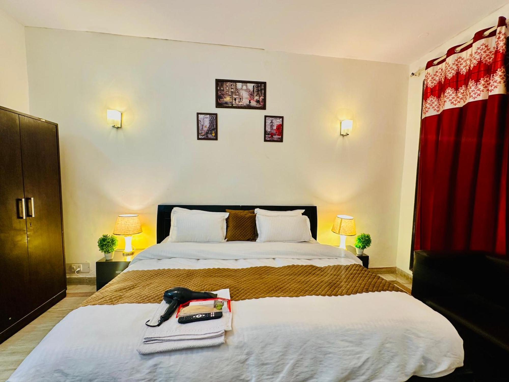 Hotel The White Scent-Near Noida Sector 18 Metro Extérieur photo