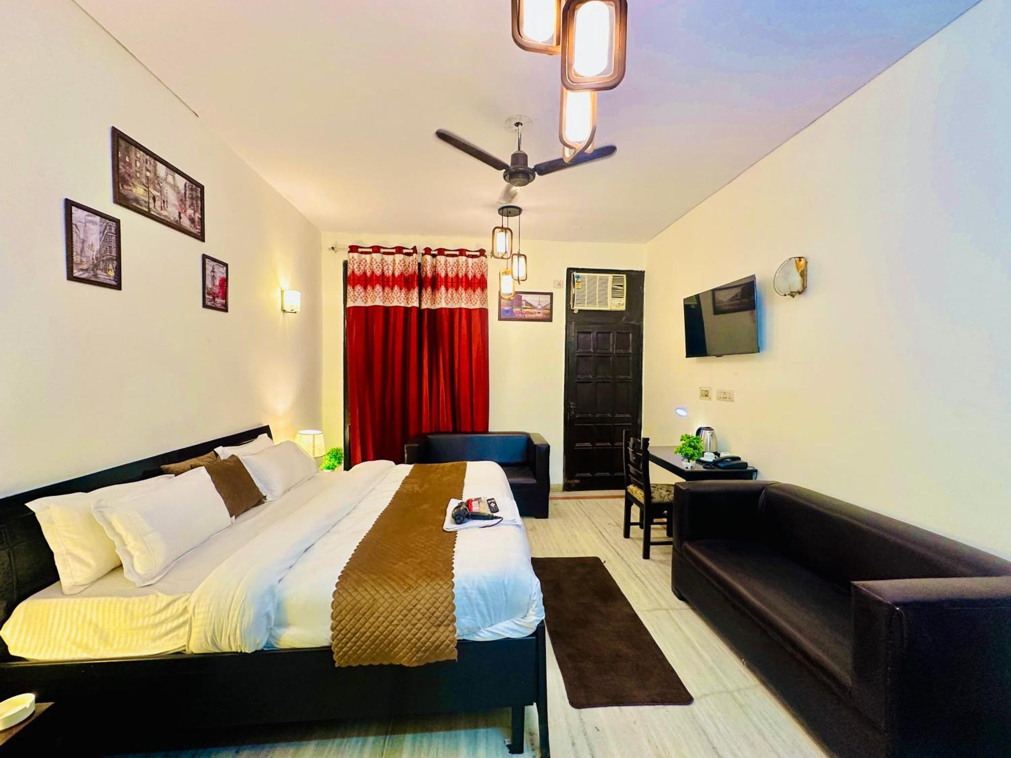 Hotel The White Scent-Near Noida Sector 18 Metro Extérieur photo