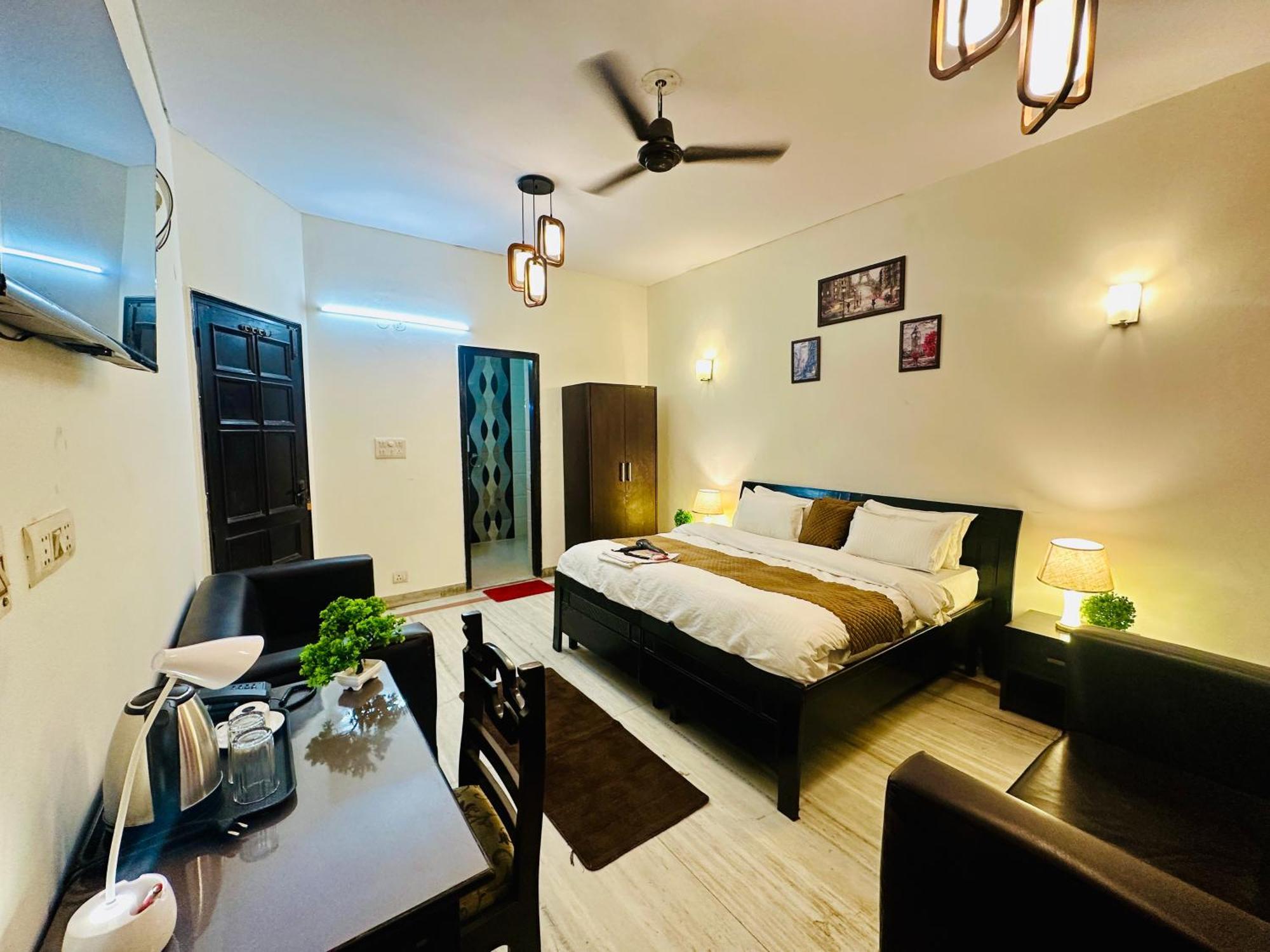 Hotel The White Scent-Near Noida Sector 18 Metro Extérieur photo