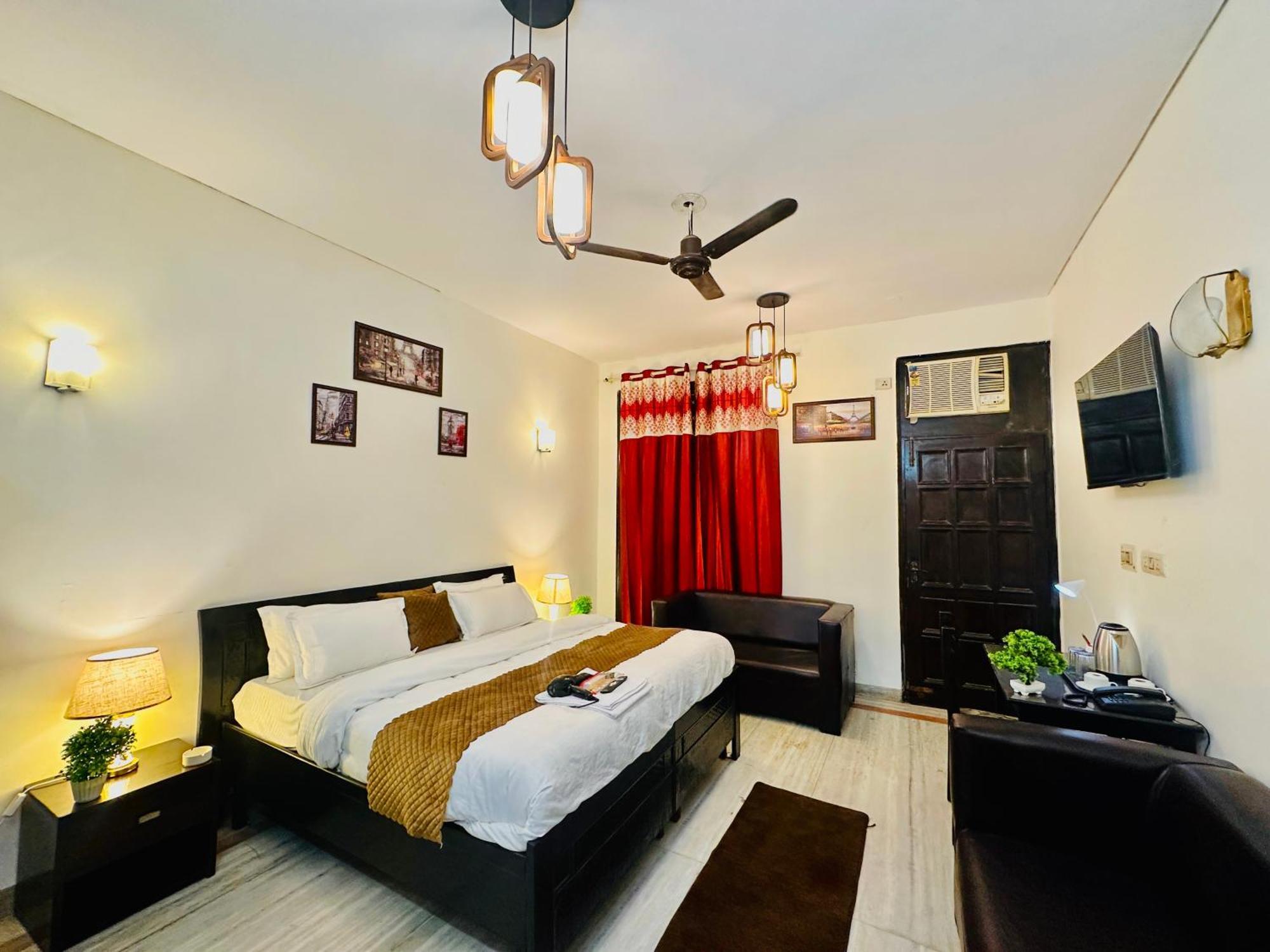 Hotel The White Scent-Near Noida Sector 18 Metro Extérieur photo
